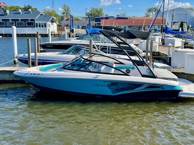 Regal 19' Rental | Oselka Marina