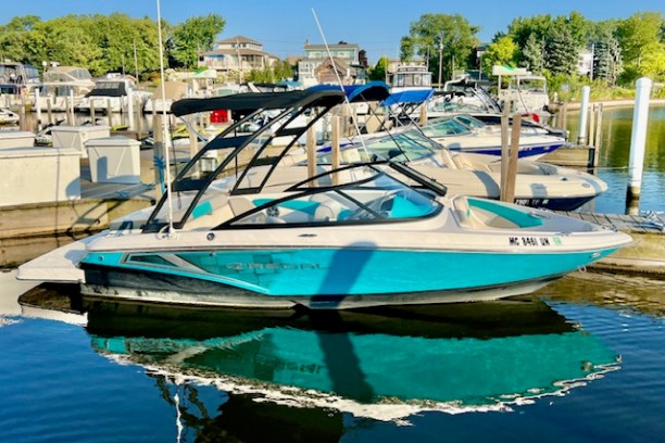 a small boat in a harbor